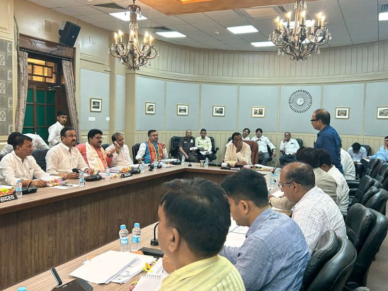 uttar-pradesh-legislative-assemblys-panchayati-raj-committee-today-in-the-meeting-of-panchayati-raj-department-discussed-all-the-presentations-of-the-committee-were-heard-the-meeting-was-presided-over